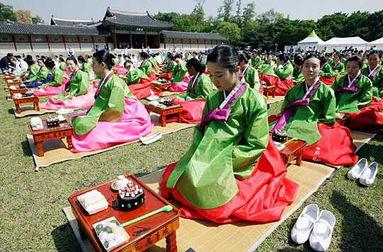 土著女孩成人仪式视频播放,传统与现代的交融